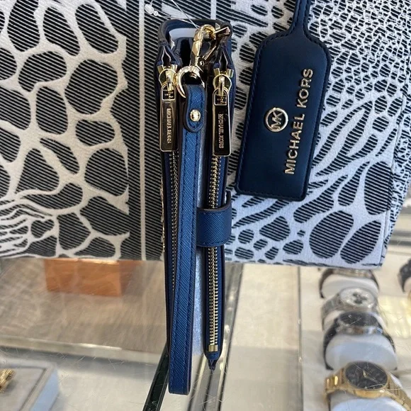 MICHAEL KORS LARGE DOUBLE ZIP WRISTLET WALLET PHONE CASE 
Navy 
NWT - Picture 2 of 16